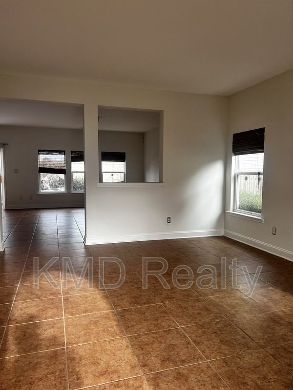 12918 Tahoe Dr - Photo 3 of 9
