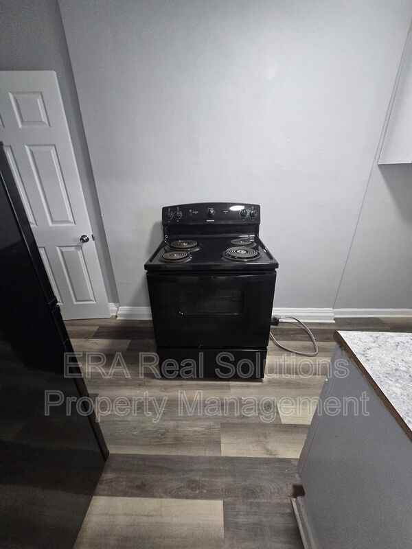 1577 Cordell Ave - Photo 5 of 12