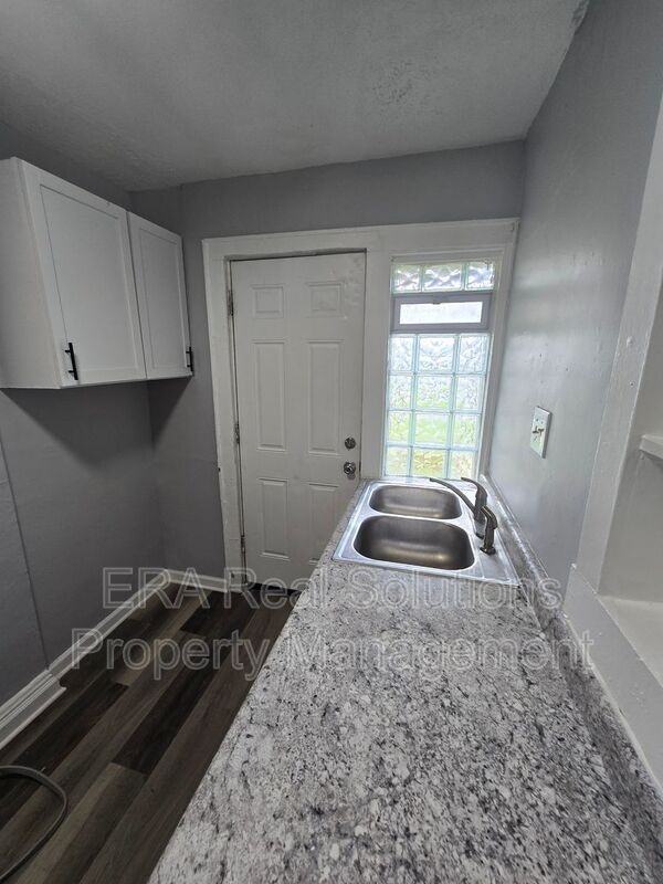 1577 Cordell Ave - Photo 6 of 12