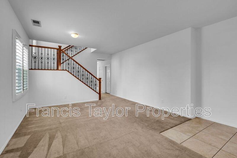 401 Whitby Gln - Photo 2 of 23