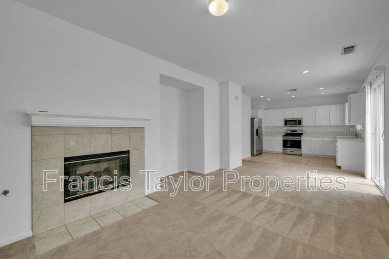 401 Whitby Gln - Photo 4 of 23