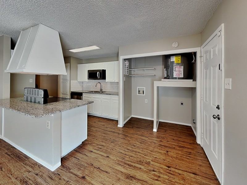 701 Admiralty Way - Photo 4 of 19