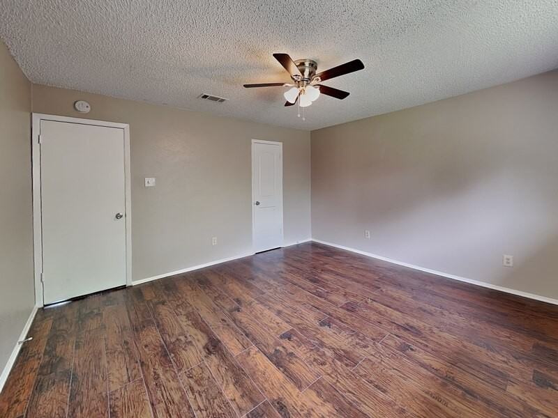 701 Admiralty Way - Photo 6 of 19