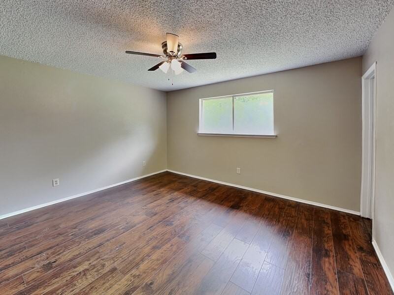 701 Admiralty Way - Photo 7 of 19