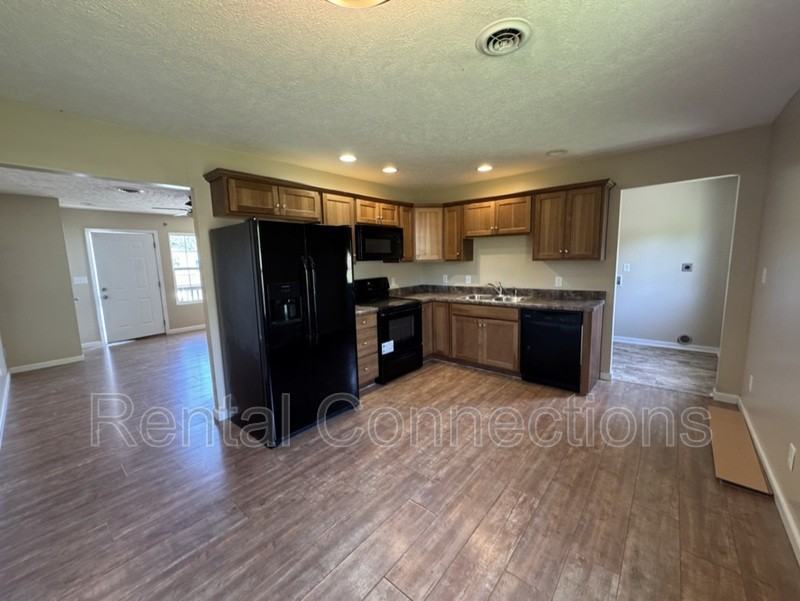 1819 Bridge St - Photo 2 of 9