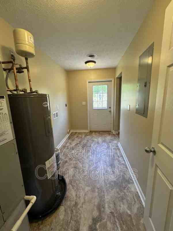 1819 Bridge St - Photo 3 of 9