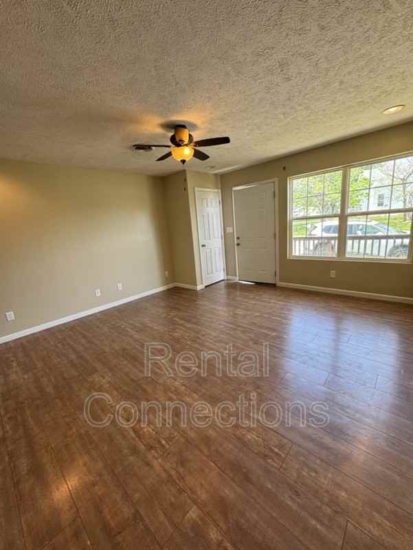 1819 Bridge St - Photo 4 of 9