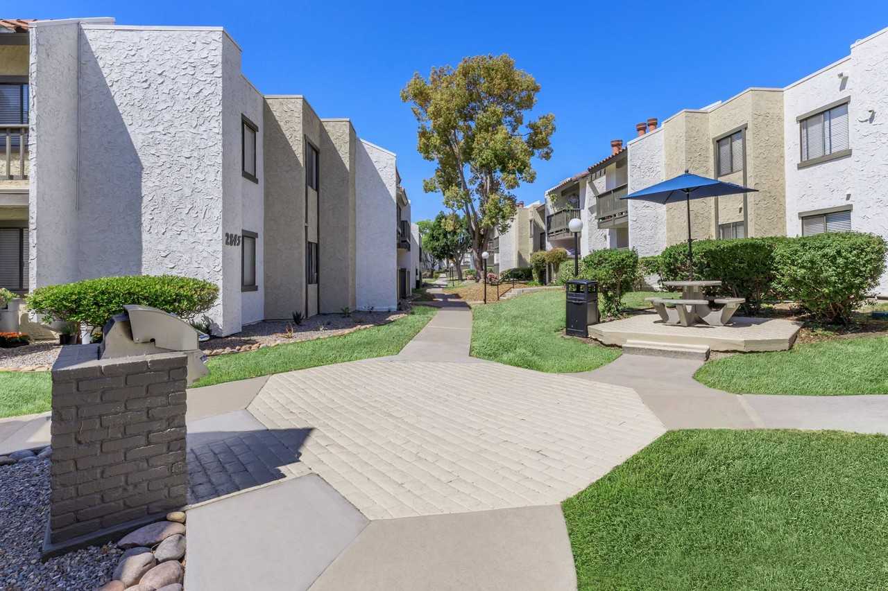 North Bonita Apartments - Photo 2 of 10
