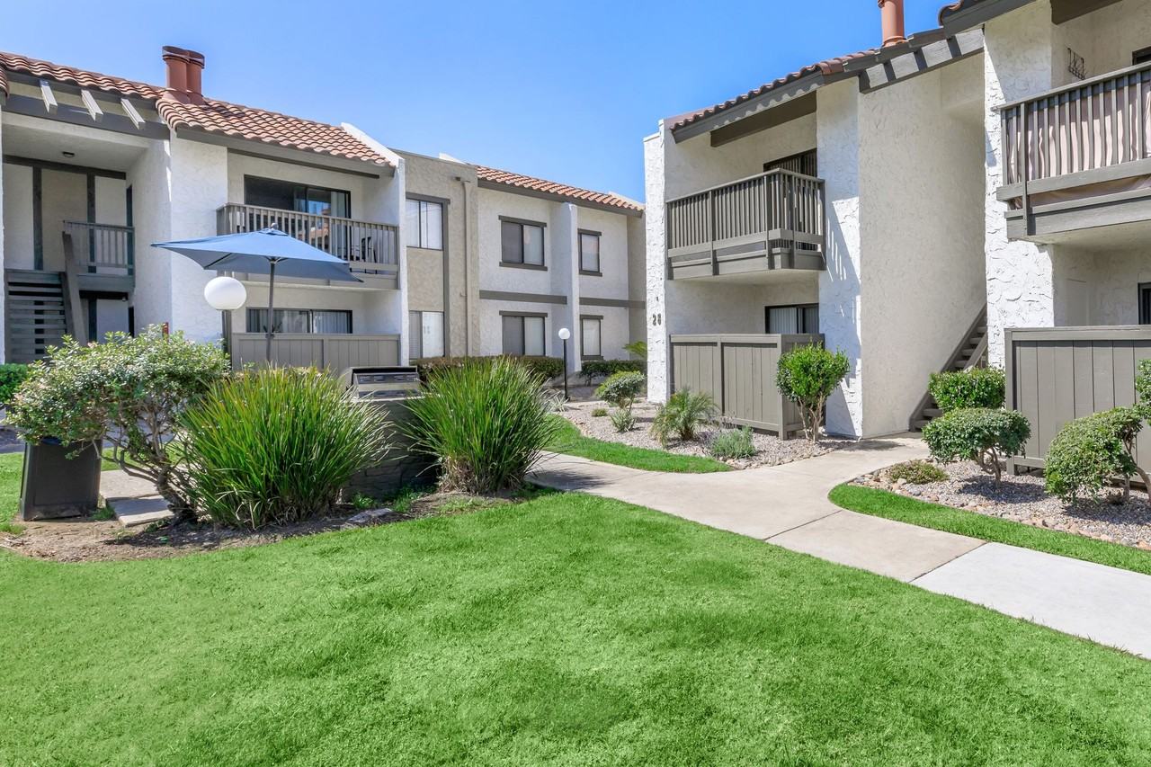 North Bonita Apartments - Photo 3 of 10