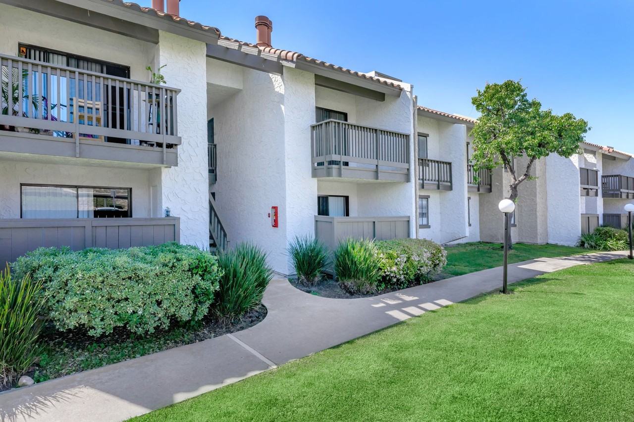 North Bonita Apartments - Photo 4 of 10