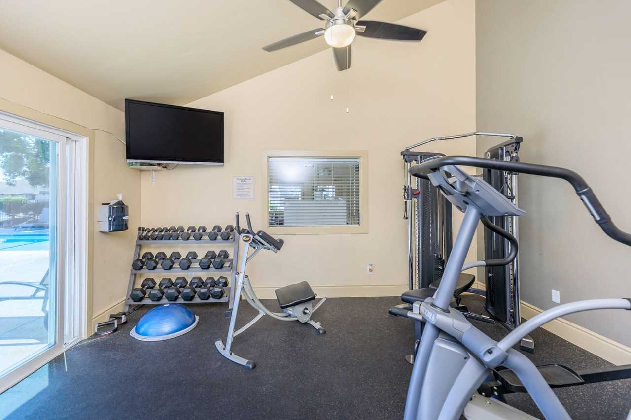 North Bonita Apartments - Photo 5 of 10