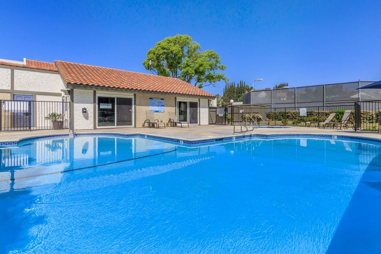 North Bonita Apartments - Photo 6 of 10