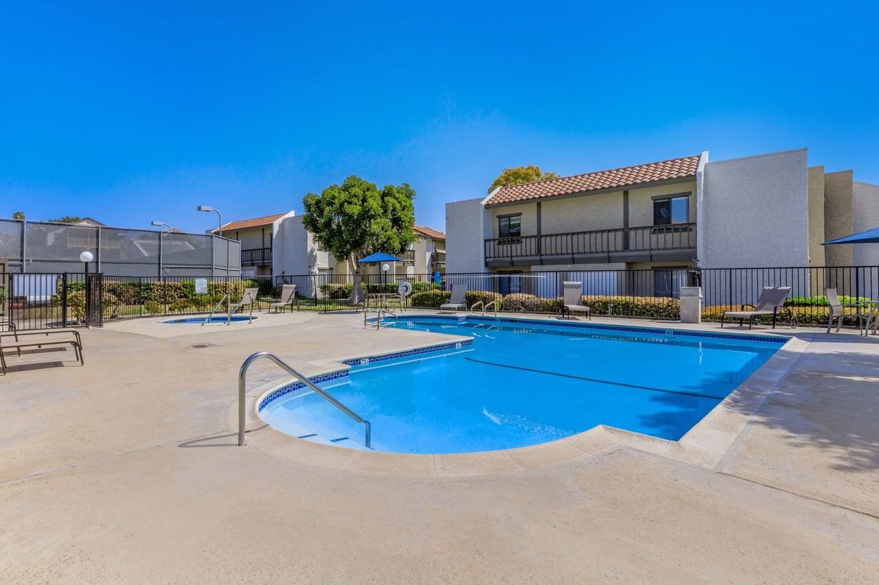 North Bonita Apartments - Photo 7 of 10