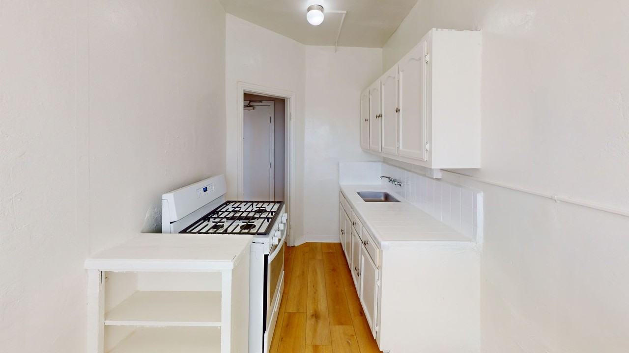 BU2 - 625 Burlington Apts - Photo 4 of 4