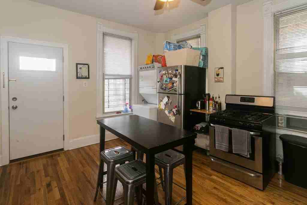 2137 N Sheffield Ave #3 - Photo 3 of 20