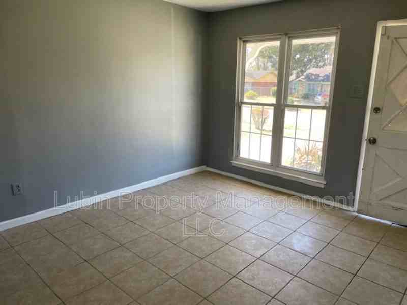 590 Blackhawk Rd - Photo 2 of 9