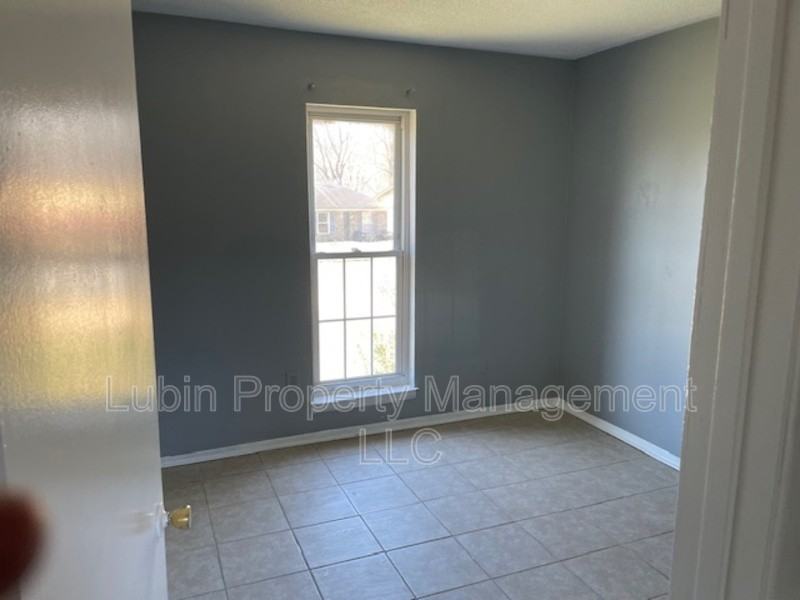 590 Blackhawk Rd - Photo 3 of 9