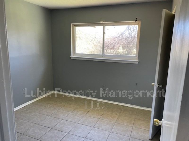 590 Blackhawk Rd - Photo 4 of 9