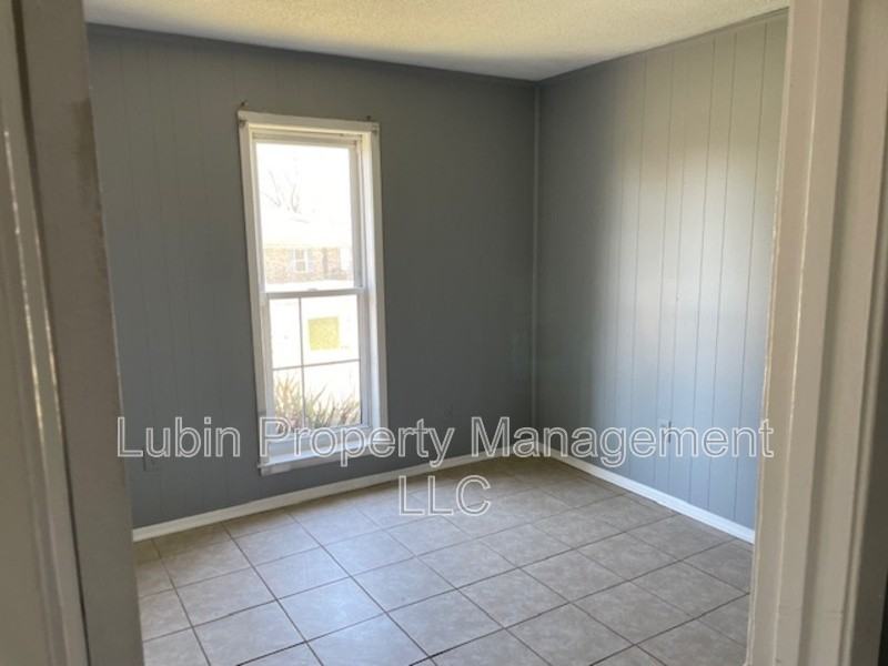 590 Blackhawk Rd - Photo 6 of 9