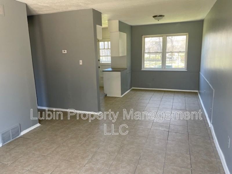 590 Blackhawk Rd - Photo 7 of 9