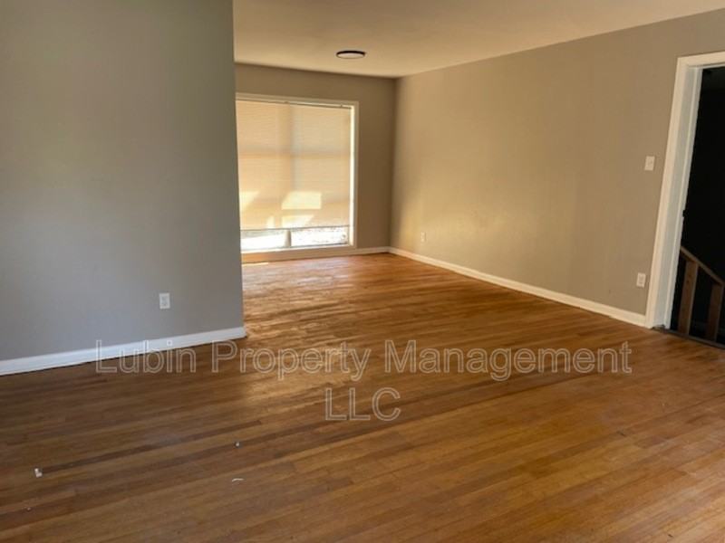 3558 Hallbrook St - Photo 2 of 8