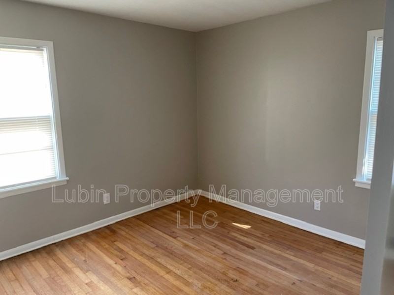 3558 Hallbrook St - Photo 3 of 8