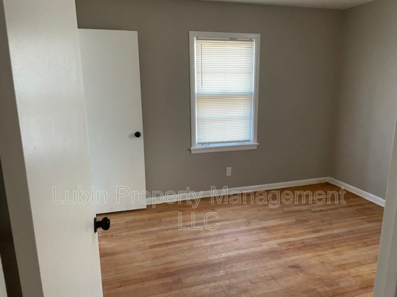 3558 Hallbrook St - Photo 4 of 8