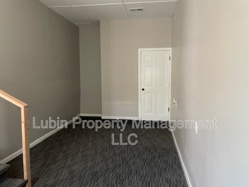 3558 Hallbrook St - Photo 5 of 8