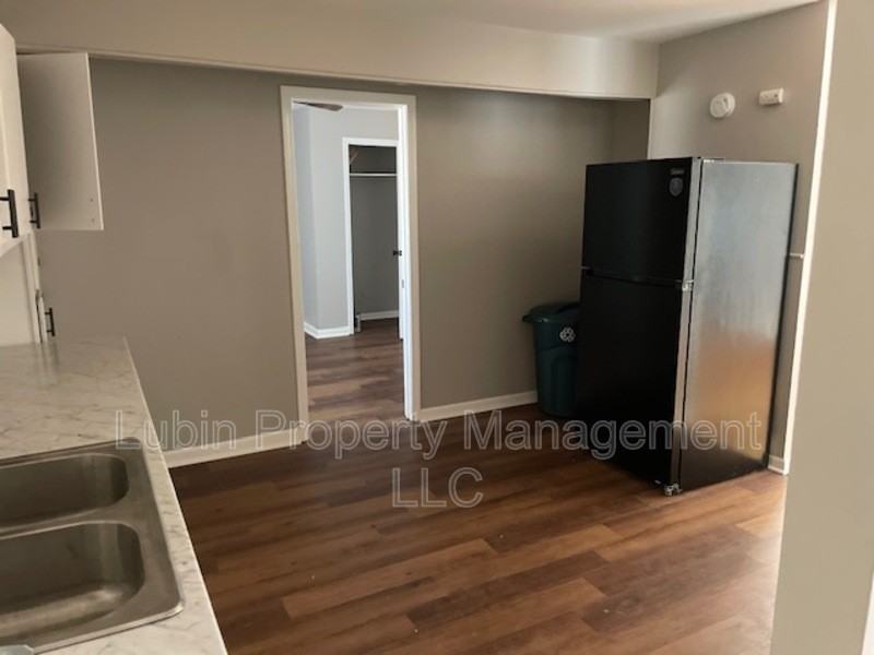 3558 Hallbrook St - Photo 6 of 8