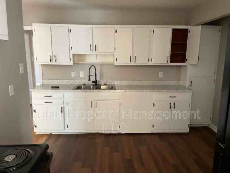 3558 Hallbrook St - Photo 7 of 8