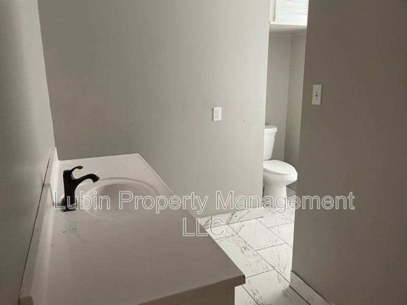 3558 Hallbrook St - Photo 6 of 8
