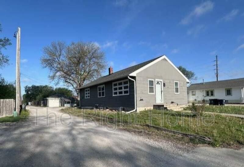 4525 N 70th St - Photo 2 of 6