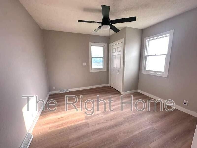 4525 N 70th St - Photo 3 of 6