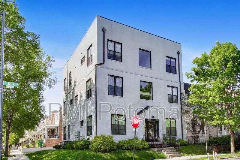 1839 D St Ne #1 - Photo 2 of 19