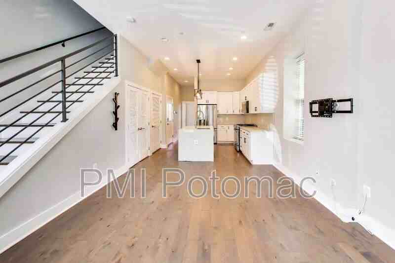 1839 D St Ne #1 - Photo 5 of 19