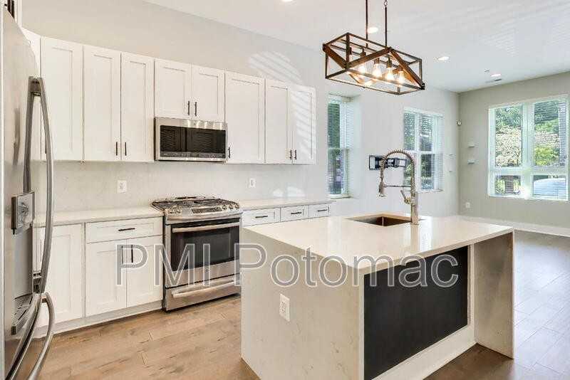 1839 D St Ne #1 - Photo 7 of 19