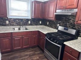 featured image of 907 W 7th St