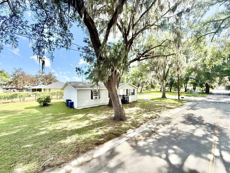 990 E Bay St - Photo 4 of 50