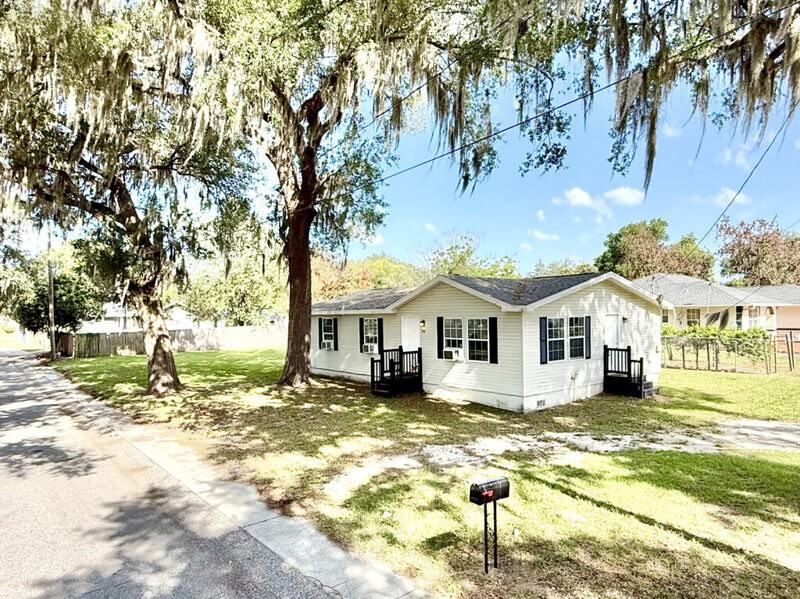 990 E Bay St - Photo 5 of 50