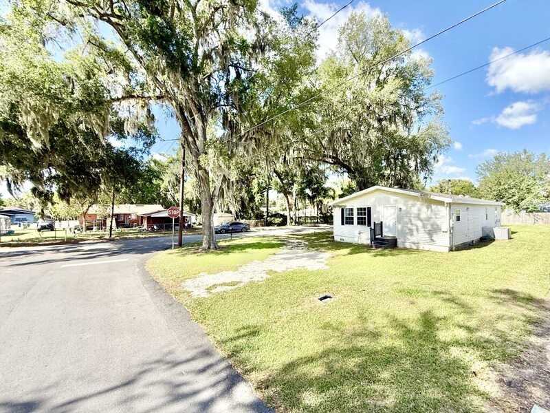 990 E Bay St - Photo 6 of 50