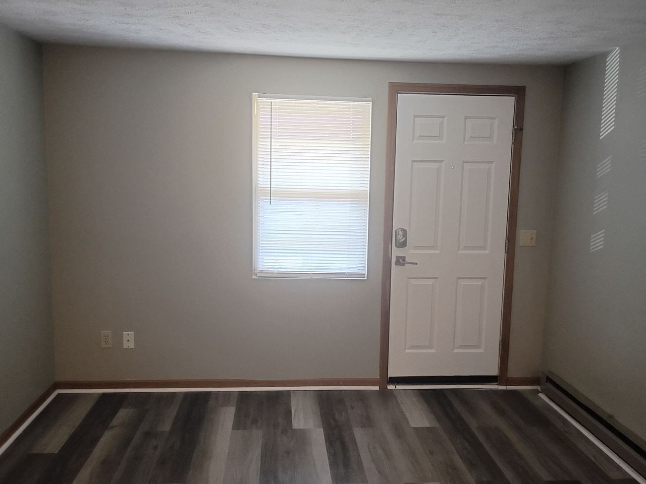 408 S Walnut St - Photo 2 of 9