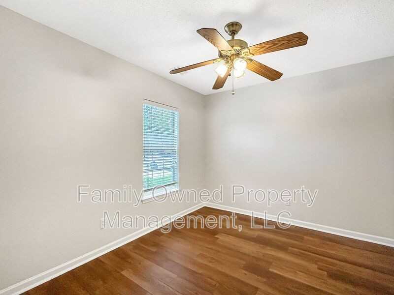 112 Stewart Pl - Photo 4 of 29