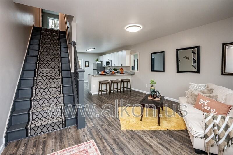 554 Frayne St - Photo 3 of 25