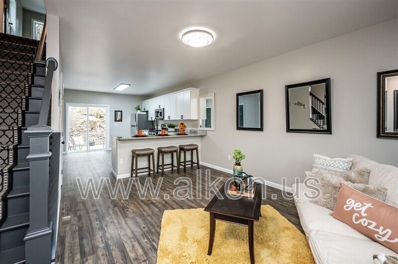 554 Frayne St - Photo 4 of 25