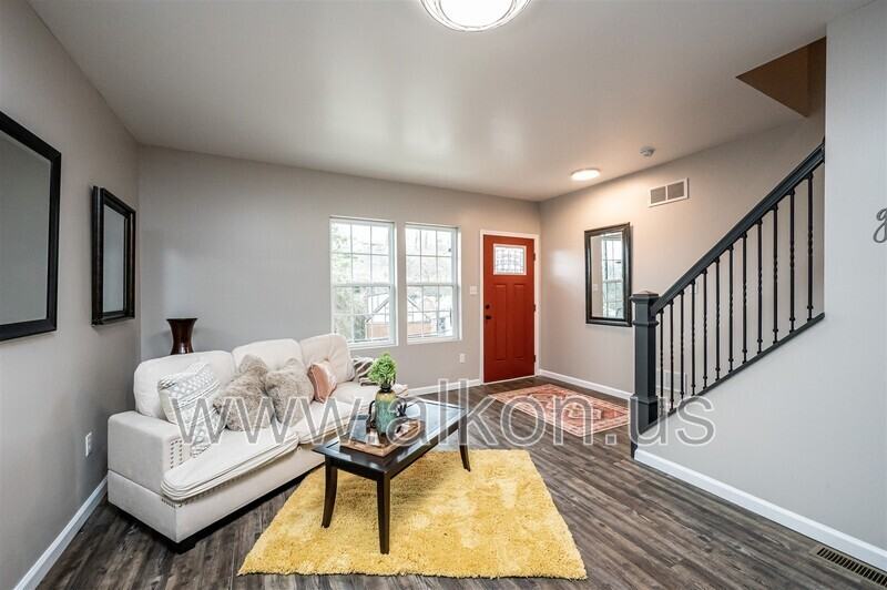 554 Frayne St - Photo 6 of 25