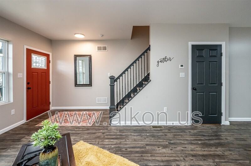 554 Frayne St - Photo 7 of 25