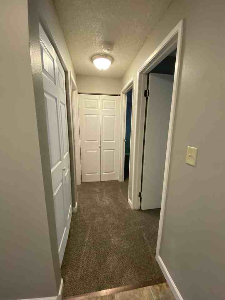 905 S 44th Ave Apt D04 #D04 - Photo 3 of 25