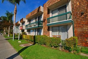 featured image of 20431 Saticoy St