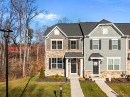 featured image of 4000 Grove Point Dr
