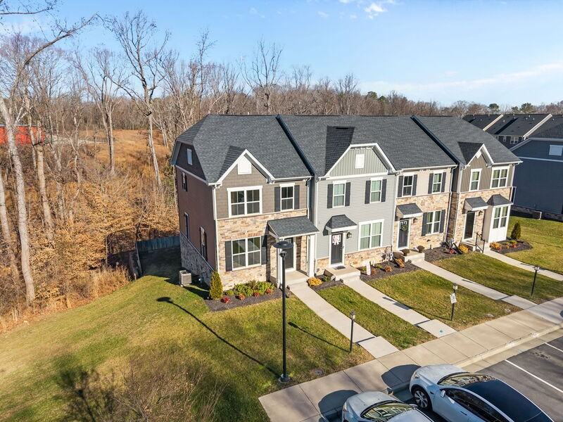 4000 Grove Point Dr - Photo 2 of 33